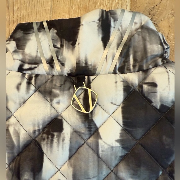 Sunice Thermal Puffer Vest size Large - Picture 8 of 9